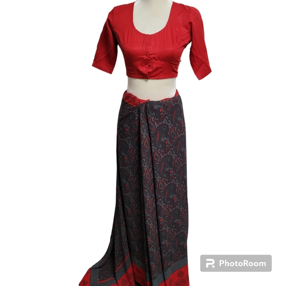 Gray/grey, red, black polyester saree/sari with paisley print - Picture 7 of 17